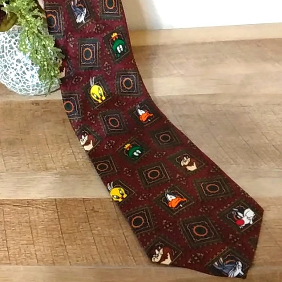 3/$15 Looney Tunes Tie - Picture 2 of 6